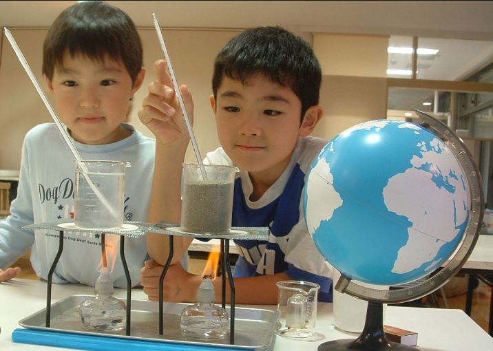 The Montessori Science Curriculum: Nurturing Young Scientists
