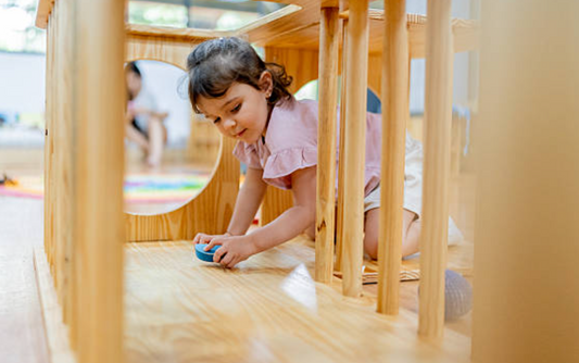 Summer-Safe Montessori Play: Keeping Toddlers Engaged Indoors on Heatwave Days