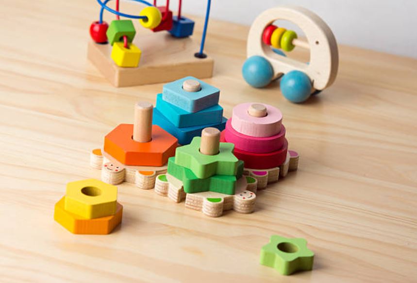 Montessori Toys vs. Traditional Toys: What’s the Difference?