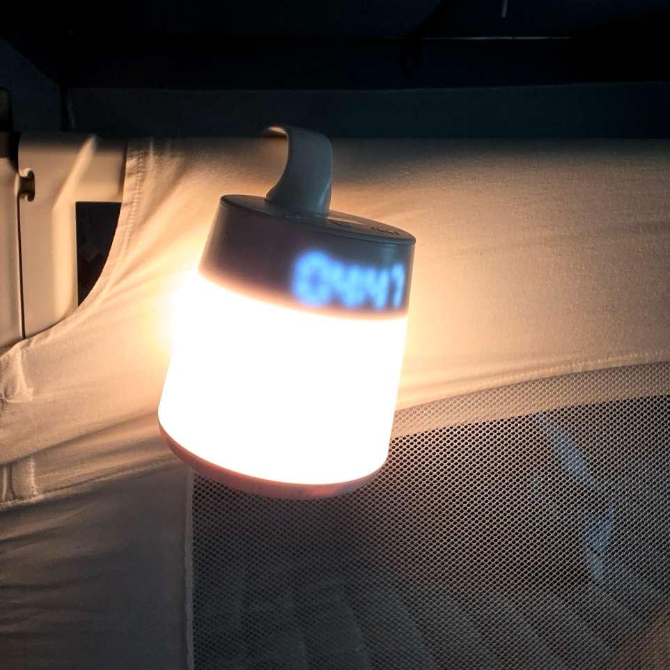 Mountable night light with feeding-time tracker