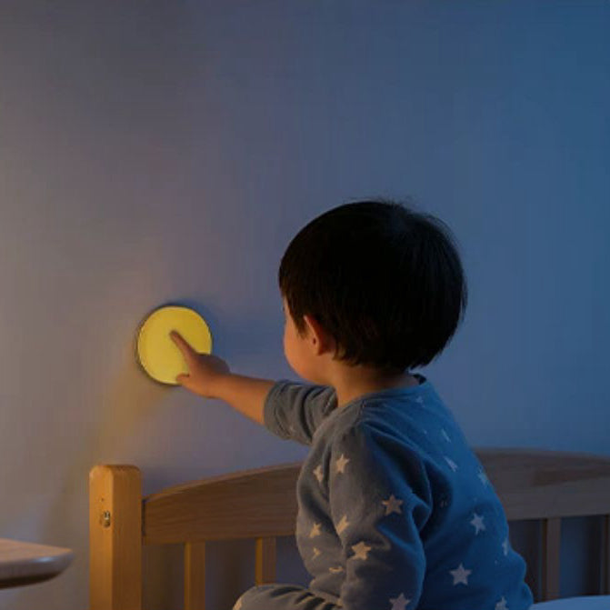 Mountable night light with feeding-time tracker